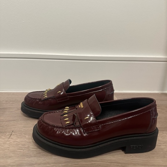 Like New - Fendi - Women’s burgundy/ brown loafers - Size 7 - Picture 2 of 3